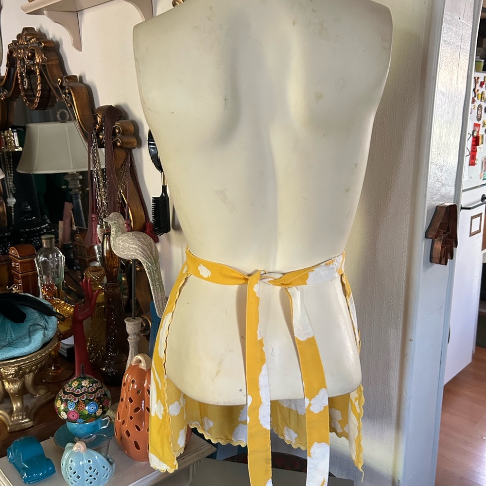 Vintage Butterfly Apron - Picture 9 of 11